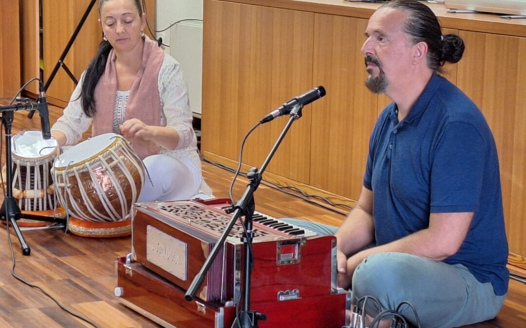 PREDAVANJE O MEDITACIJI IN NEVROZNANOSTI, GLASBENA TERAPIJA SAHAJ IN KONCERT SERGIO ELÍAS & JESSE COOL